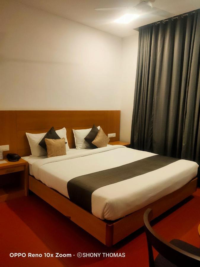 Agincourt Kuttikkanam Hotell Pīrmed Eksteriør bilde